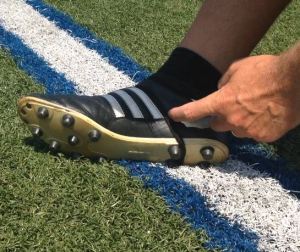 How to tie a kicking shoe